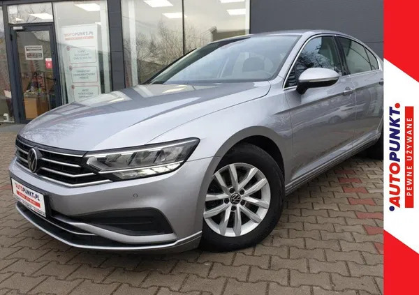 Volkswagen Passat cena 82900 przebieg: 92087, rok produkcji 2020 z Warszawa małe 301